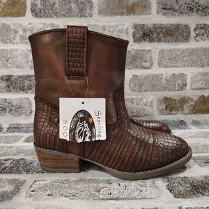 Sterling River Women's Heeled Boots Size 8 M